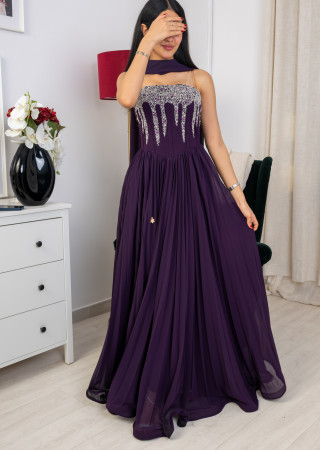 فستان سواريه لإطلالة ملكية جذابة